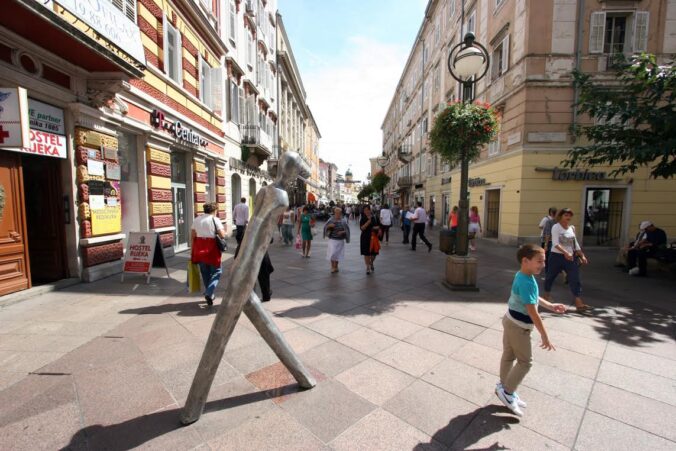 Dojmovi i činjenice